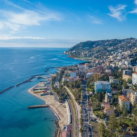 Egle Few Min From Sea - Happy * San Remo
